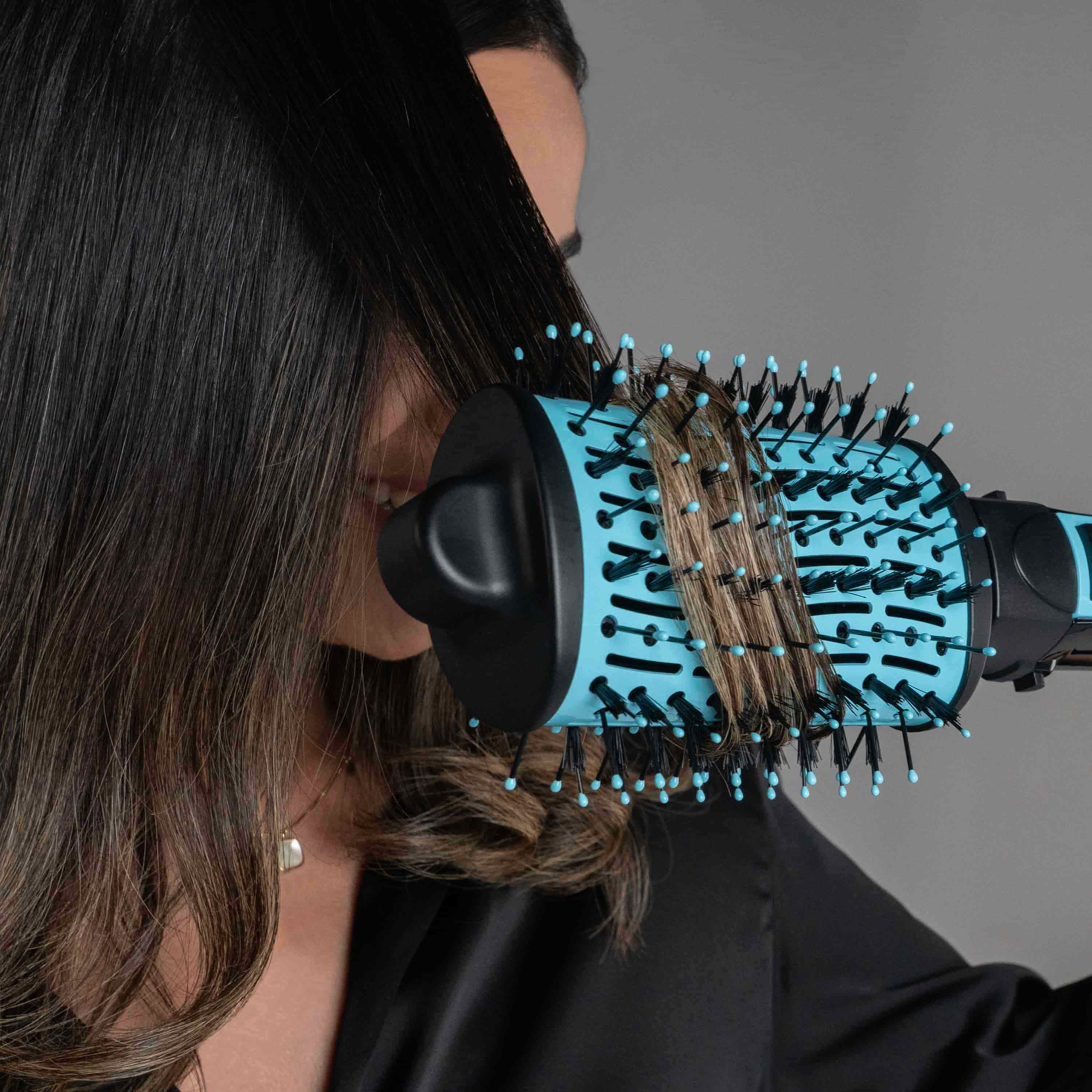 Escova Secadora e Modeladora Hyaluronic Conair