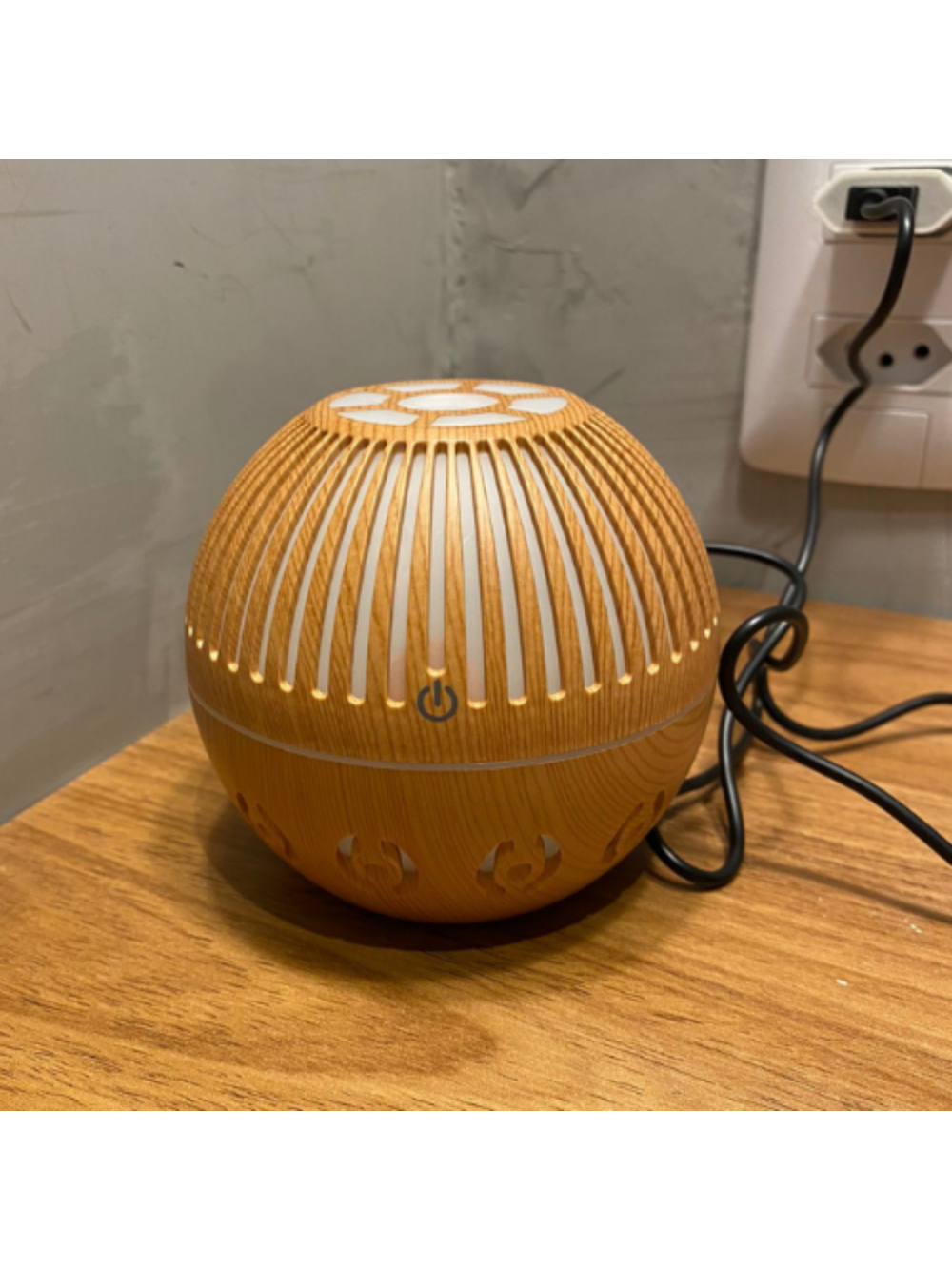 Umidificador Difusor De Aroma Ultrassonico Luz De Led Bola Rajada Cor:Marfim
