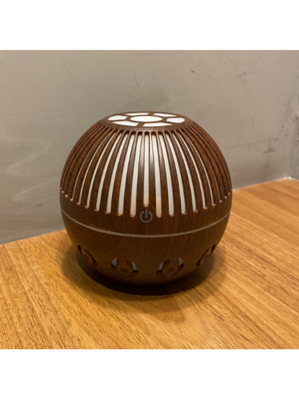 Umidificador Difusor De Aroma Ultrassonico Luz De Led Bola Rajada Cor:Mogno